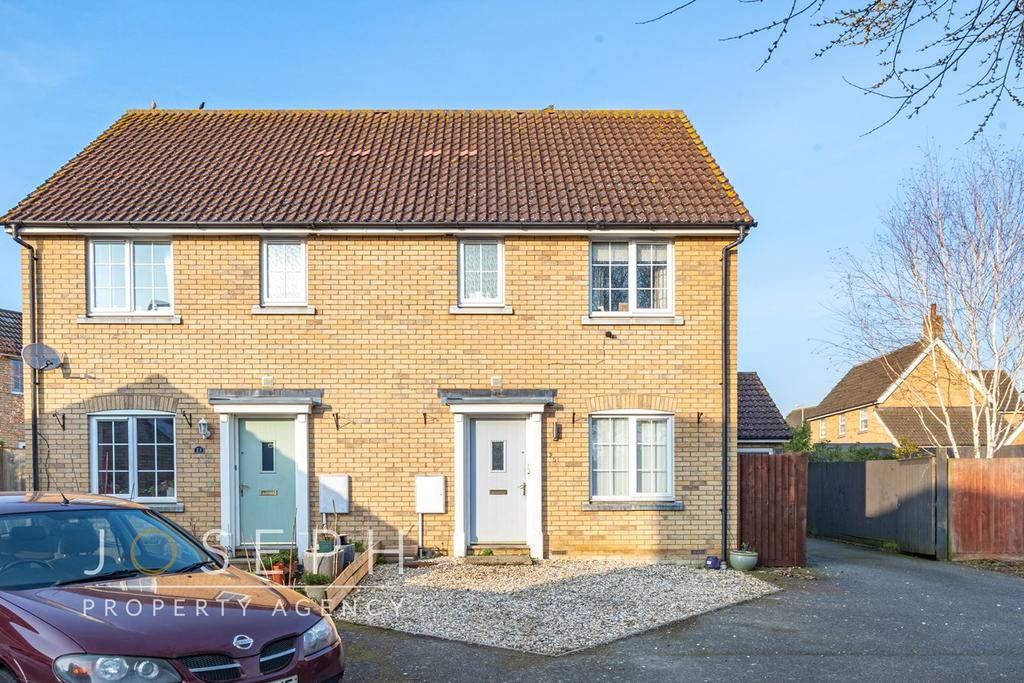 Shearwater Way, Stowmarket, IP14 3 bed semidetached house £265,000
