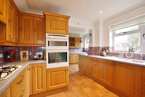 200 Blakes Avenue, Witney, OX28 3UD