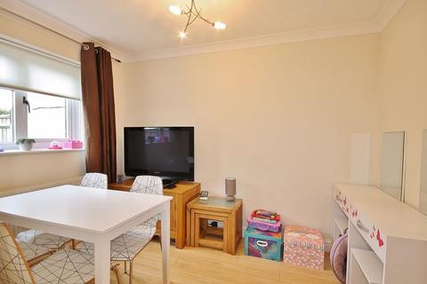 200 Blakes Avenue, Witney, OX28 3UD