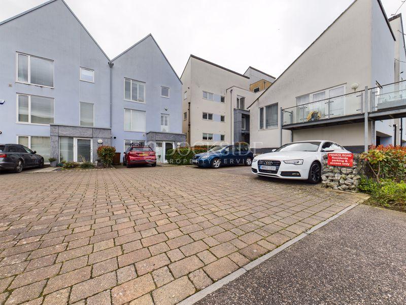 Redshank Road, Chatham 1 bed apartment £1,000 pcm (£231 pw)