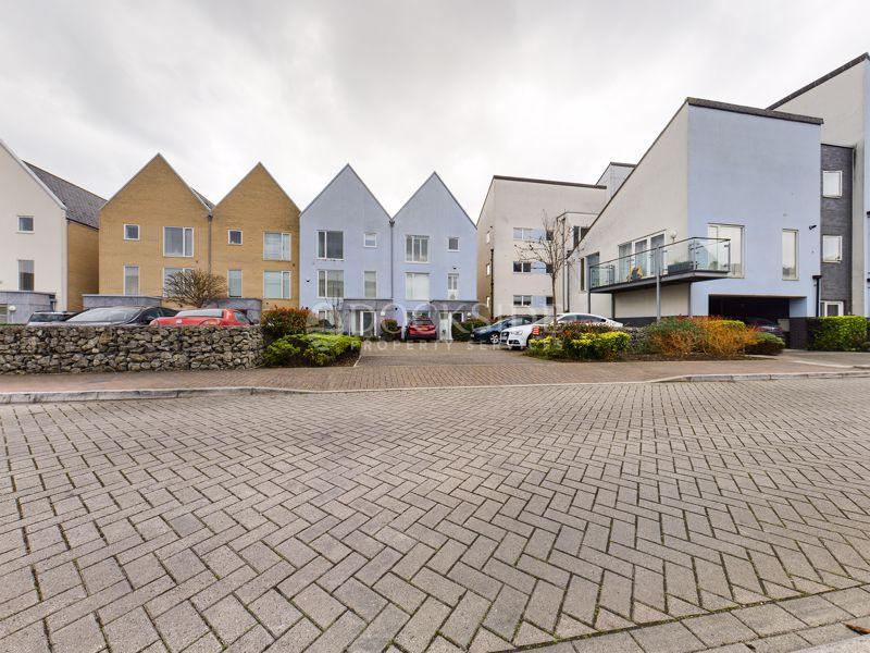 Redshank Road, Chatham 1 bed apartment £1,000 pcm (£231 pw)