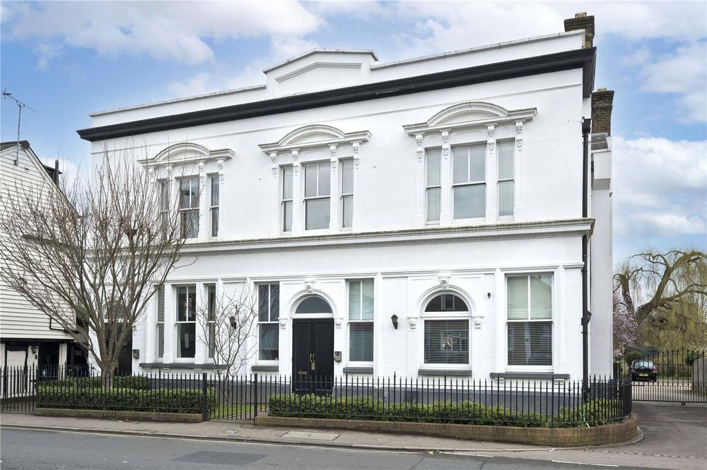 Kings Court Mews, 152 Bridge Road, East Molesey, Surrey, KT8 2 bed