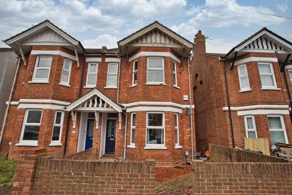 Morehall Avenue, Folkestone 4 bed semidetached house £375,000