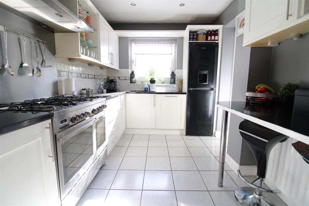 Barnes Road, Darlington 4 bed detached house £325,000