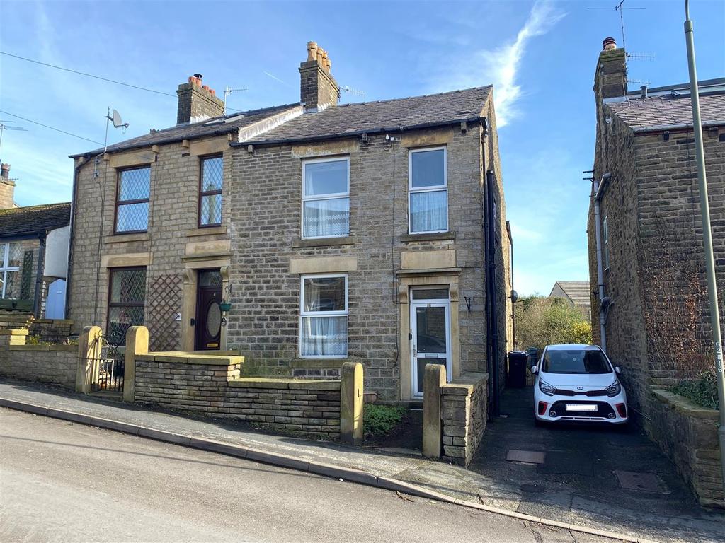 Eaves Knoll Road, New Mills 3 bed semidetached house £235,000
