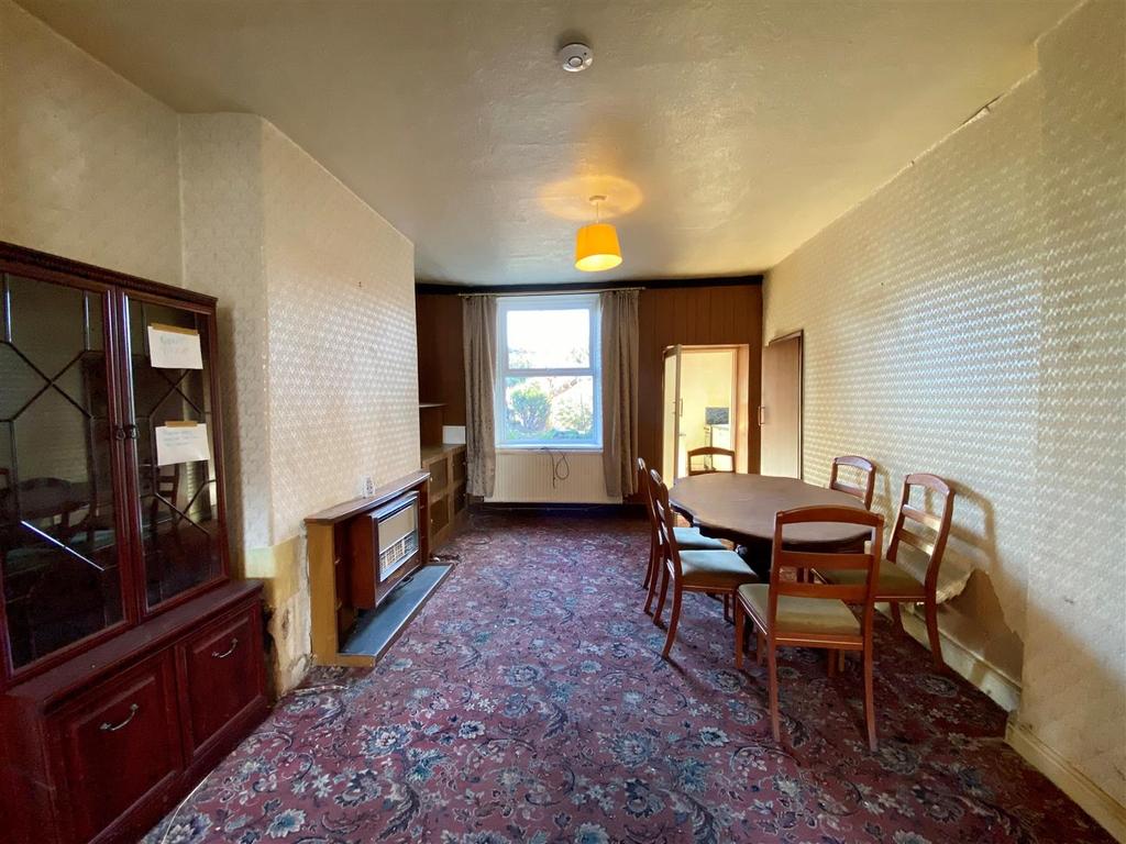 Eaves Knoll Road, New Mills 3 bed semidetached house £235,000