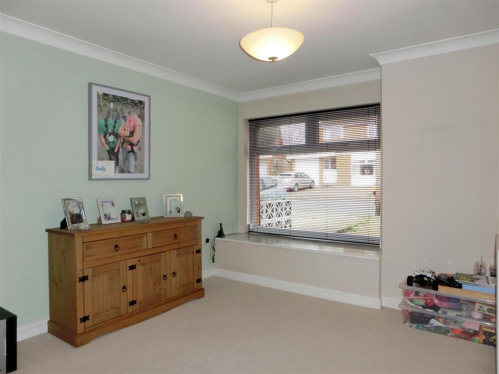Clanden Close 21 Loung3.jpg
