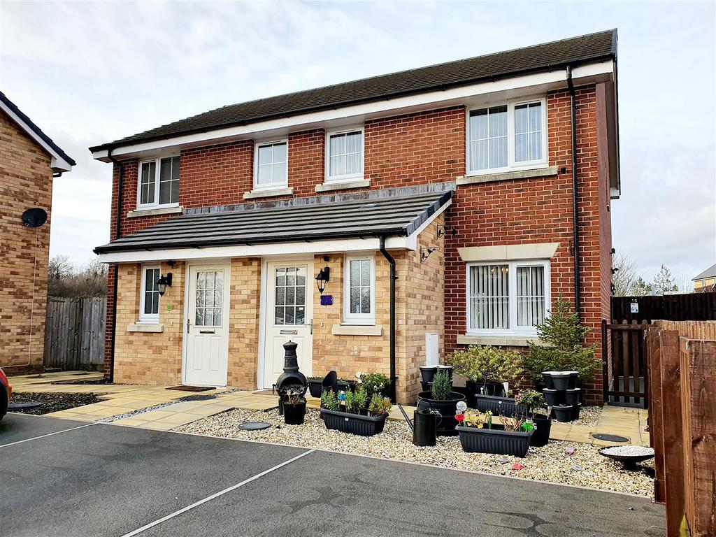 Llys Morfydd, Pontarddulais, Swansea 3 bed semidetached house £169,995