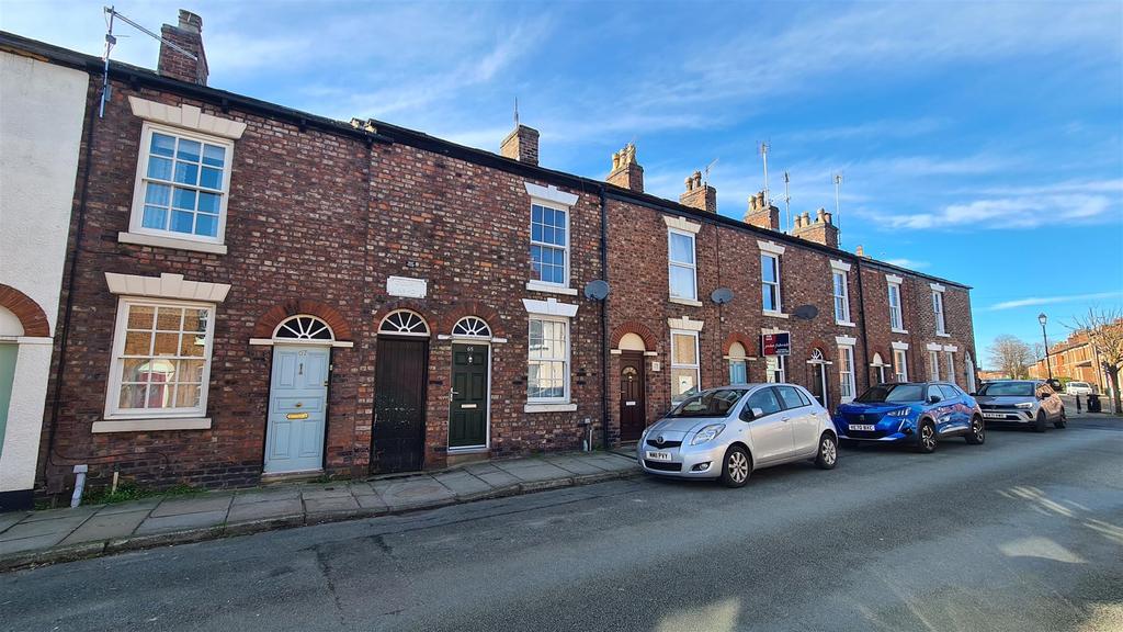 High Street Macclesfield 2 bed terraced house £750 pcm (£173 pw)