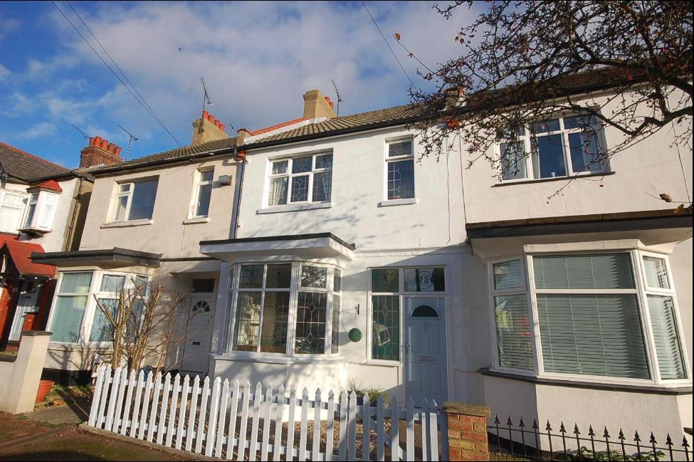 Lymington Ave, Leigh On Sea, Essex 3 bed terraced house £1,400 pcm (£