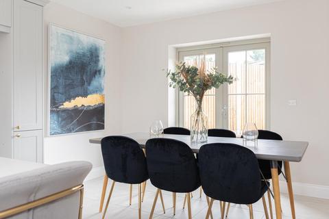 18 Aragon Avenue, Epsom, KT17 2QG