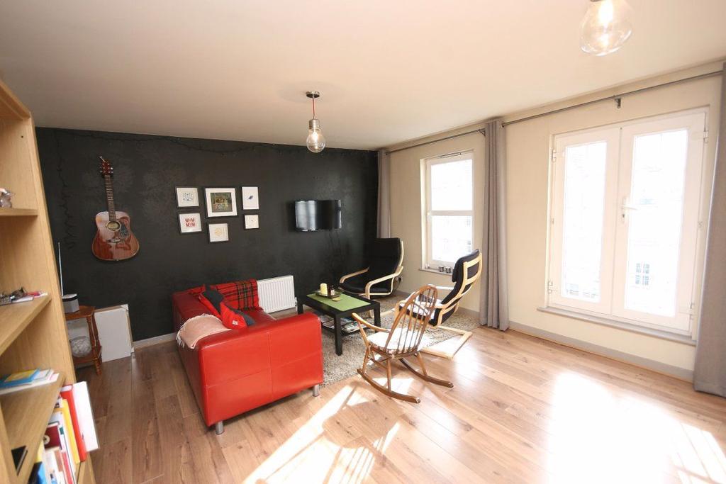 Dalry Gait, Edinburgh 2 bed flat £4,000 pcm (£923 pw)
