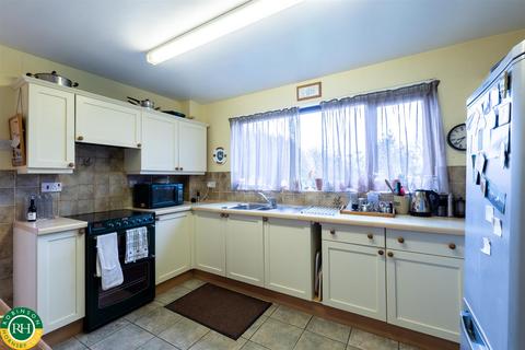 11 Ashley Court, Finningley, Doncaster, DN9 3RA