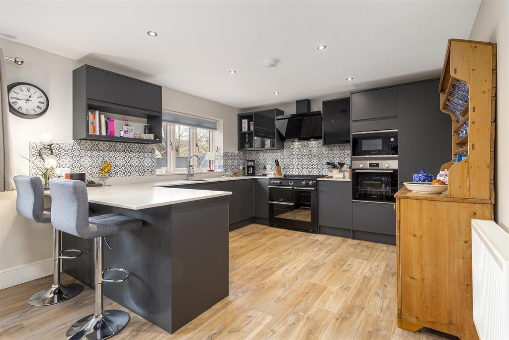 Kitchen 1.jpg