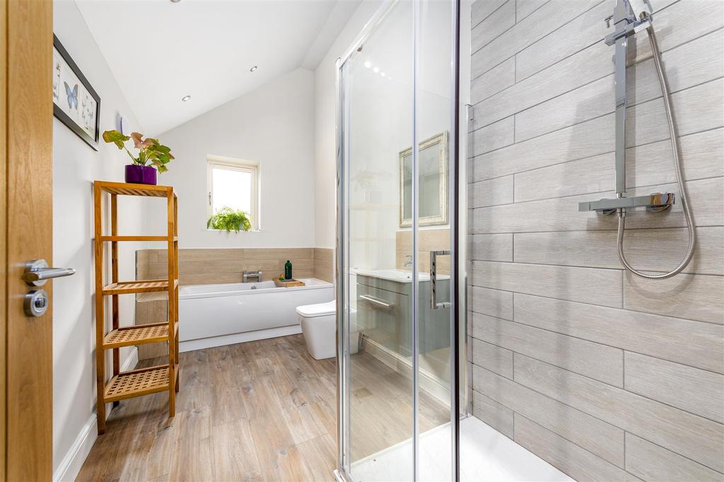 Bathroom 1.jpg