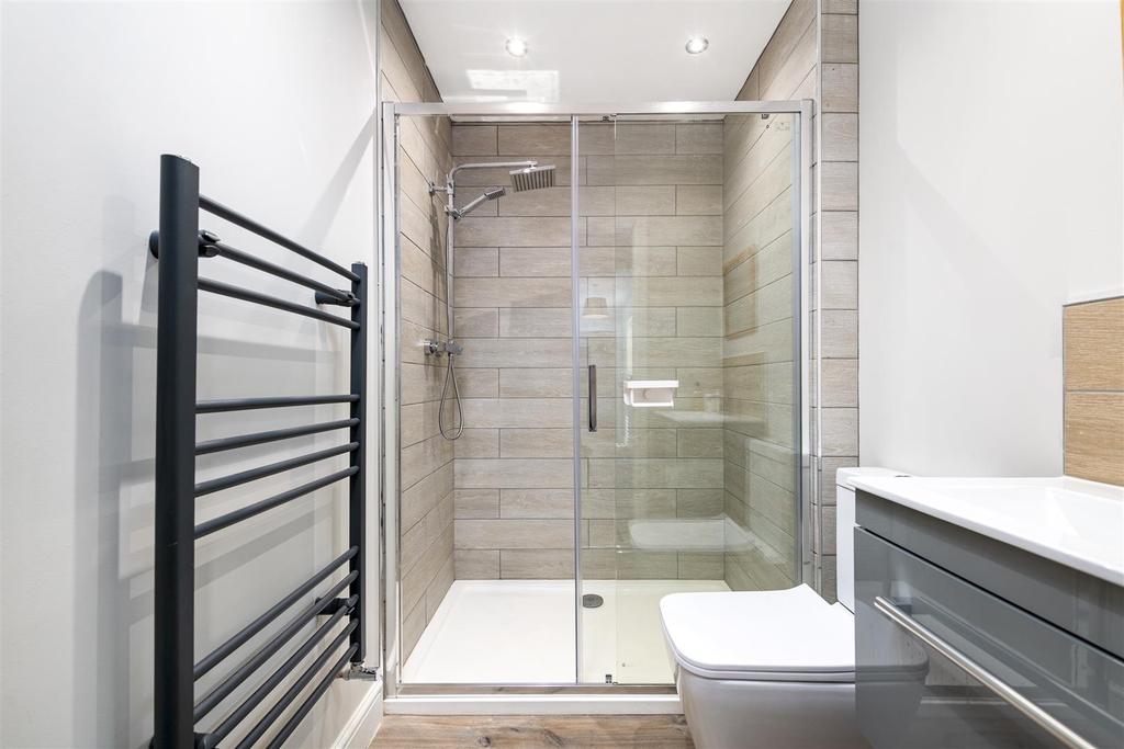 Bedroom 2 En Suite.jpg