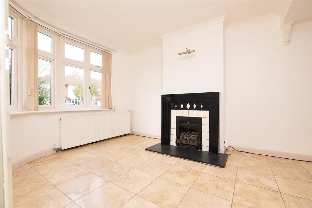 Longford Close, Hampton Hill 3 bed semidetached house £1,950 pcm (£