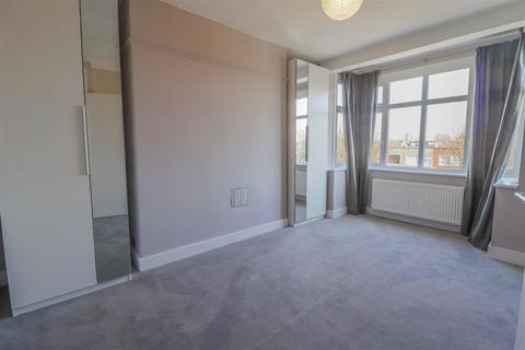 3 bedroom apartment to rent, Fairlop Road, Leytonstone