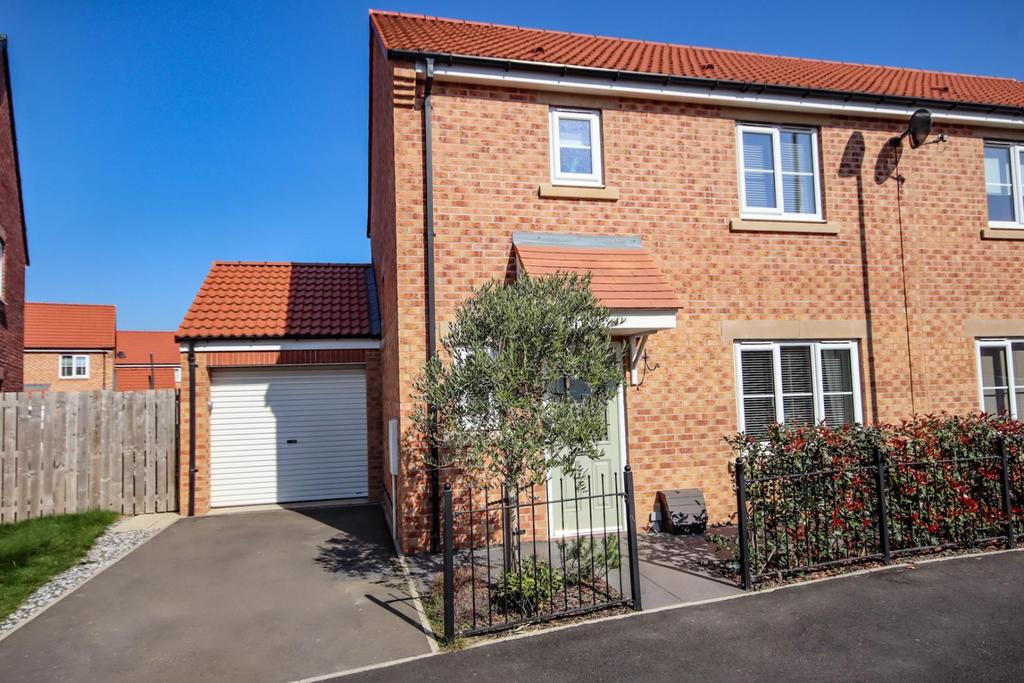 Pegasus Avenue, Queensgate, Stockton... 3 bed semidetached house £