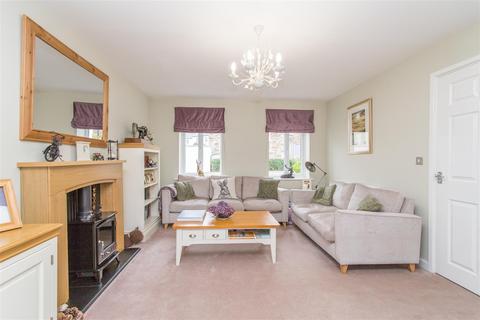 1 Cornfield Way, North Tawton, EX20 2FB