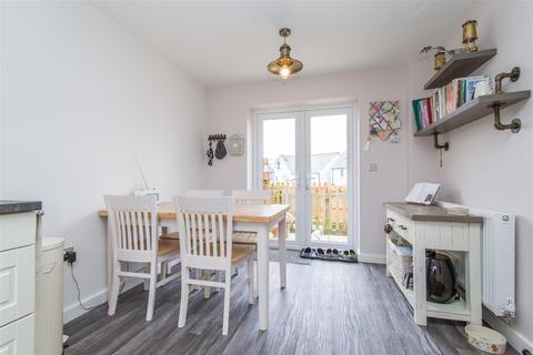 1 Cornfield Way, North Tawton, EX20 2FB