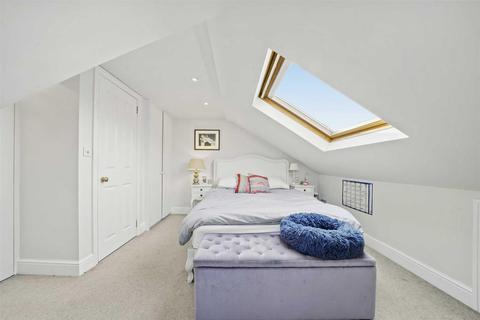 1b Amerland Road, London, SW18 1PX