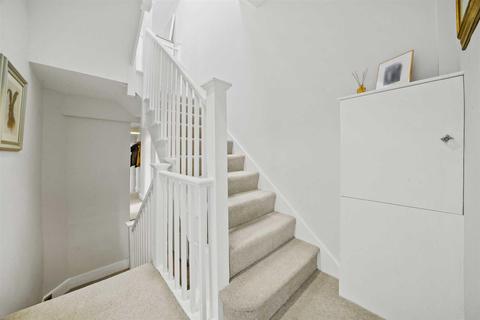 1b Amerland Road, London, SW18 1PX