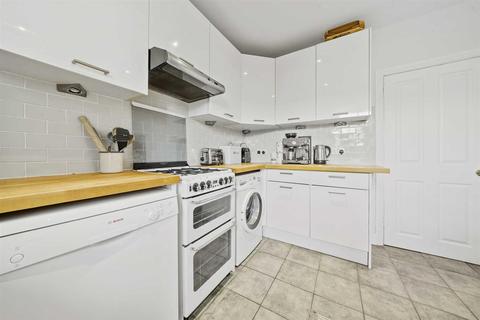 1b Amerland Road, London, SW18 1PX