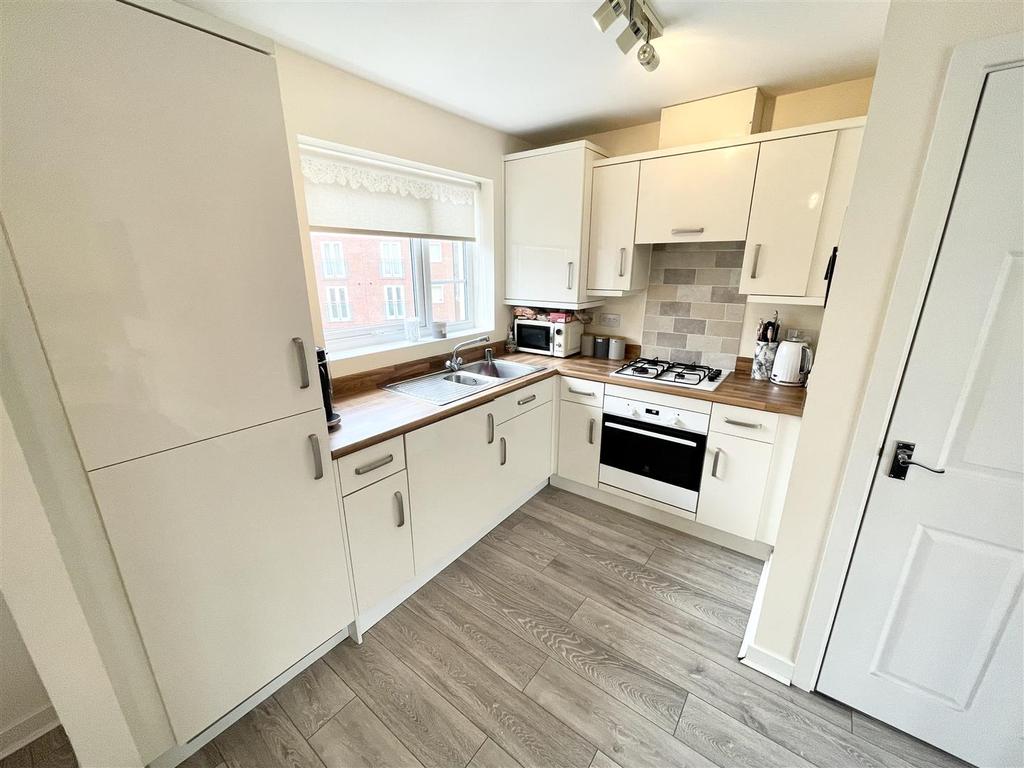 Ledbury Court, Cheltenham 2 bed apartment £200,000