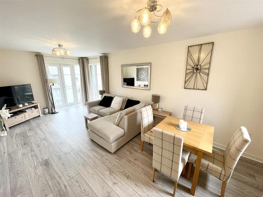 Ledbury Court, Cheltenham 2 bed apartment £200,000