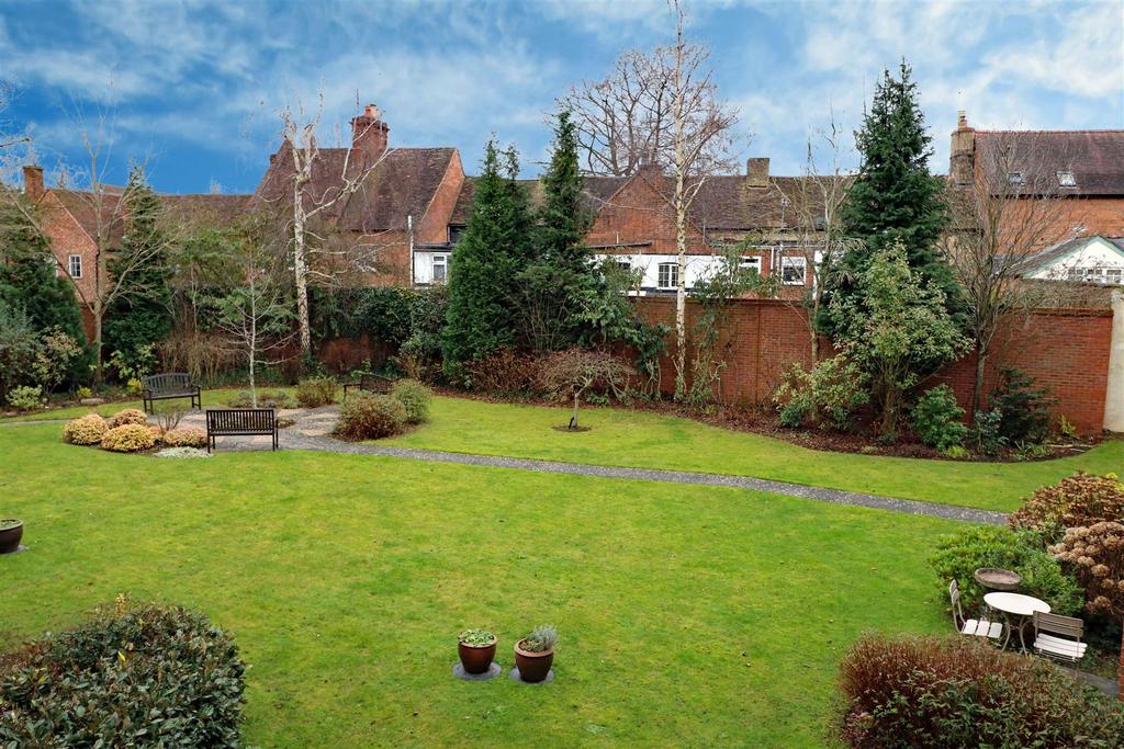 37montcomgdn.JPG