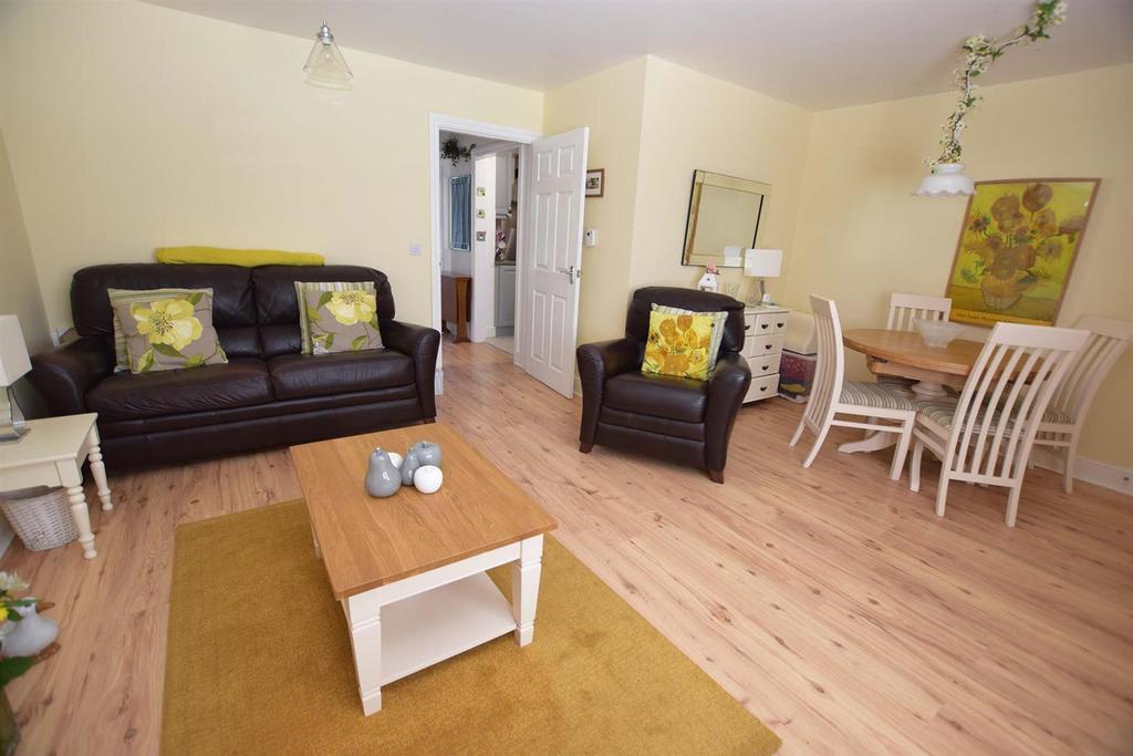 Guardian Court, Rainham, 1 bed flat £200,000