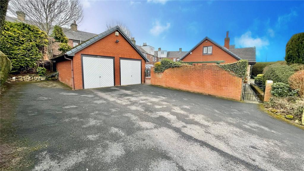 Doncaster Road, Ardsley, Barnsley, S71 4 bed bungalow £395,000