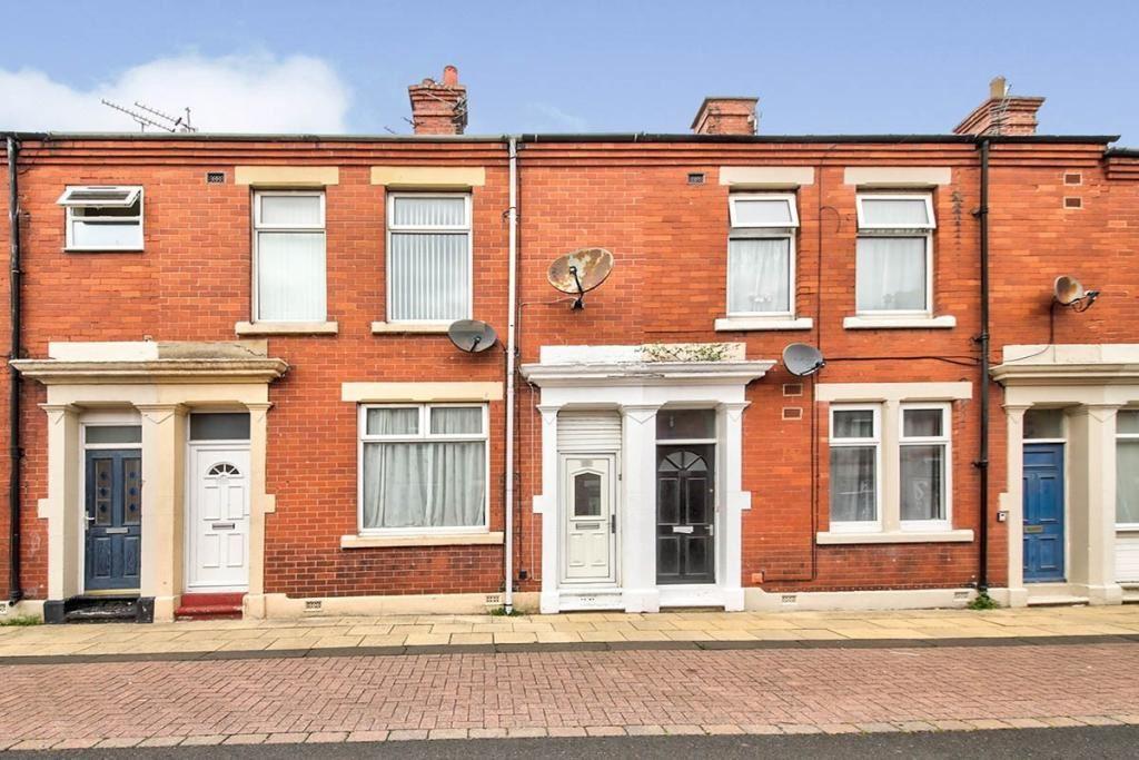 Disraeli Street, Blyth... 2 bed terraced house £525 pcm (£121 pw)