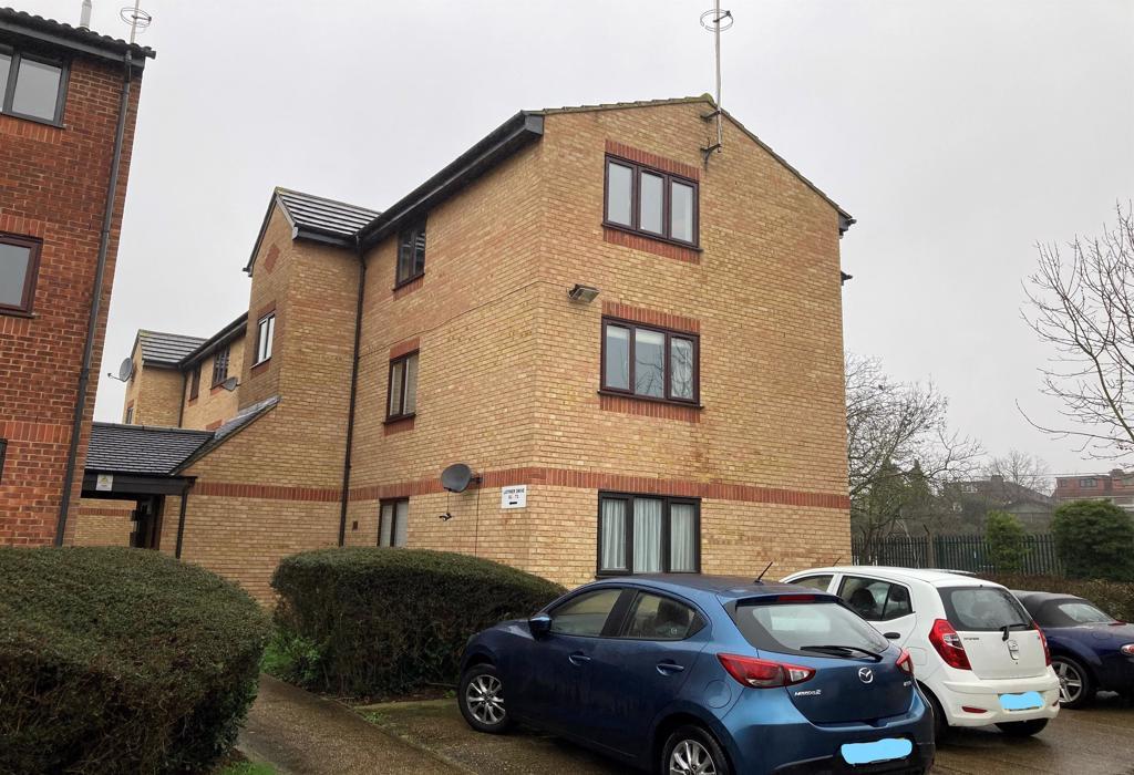 Latimer Drive, Hornchurch 1 bed flat £995 pcm (£230 pw)