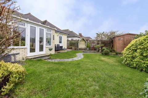 4 Barton Close, Shepperton, TW17 9AQ