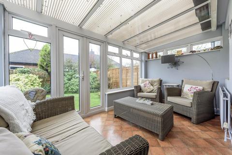 4 Barton Close, Shepperton, TW17 9AQ
