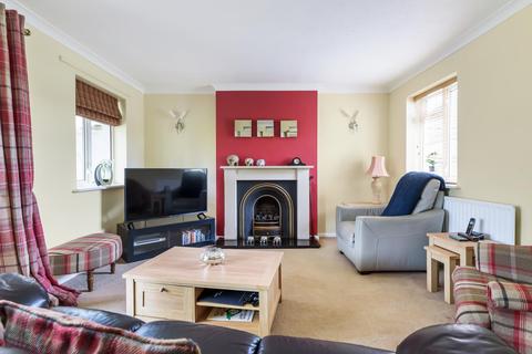 4 Barton Close, Shepperton, TW17 9AQ
