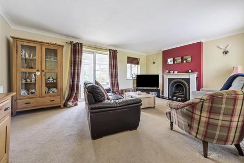 4 Barton Close, Shepperton, TW17 9AQ