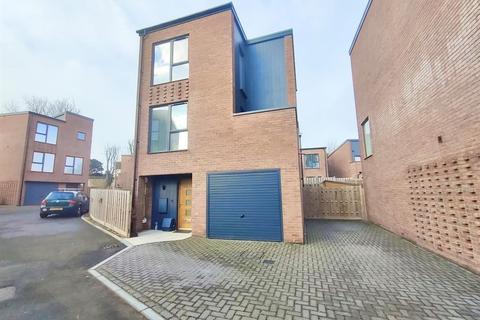 1 Grays Crescent, Newhaven, BN9 9FE