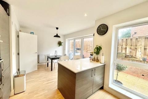 1 Grays Crescent, Newhaven, BN9 9FE