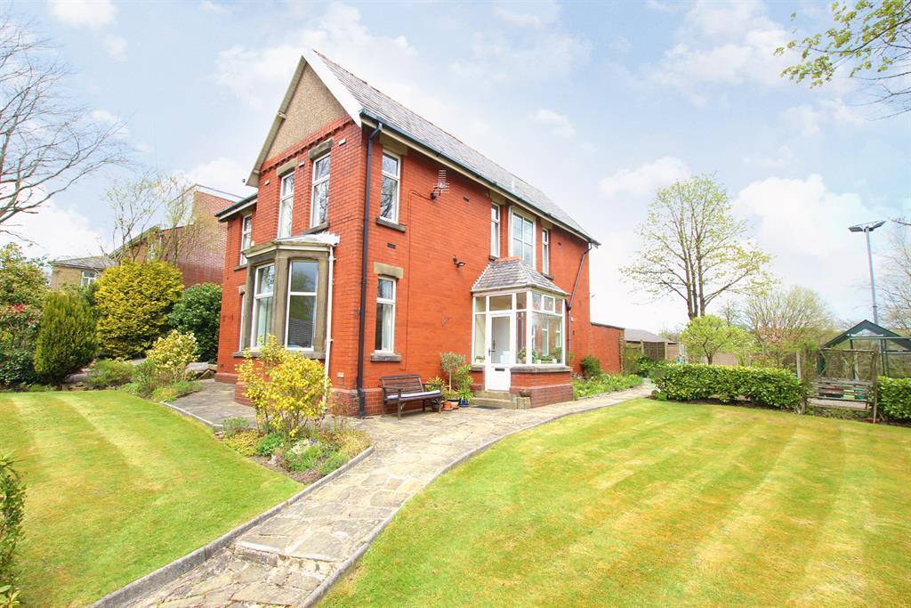 Higher Croft Road, Lower Darwen, BB3 0QR 4 bed detached house £275,000