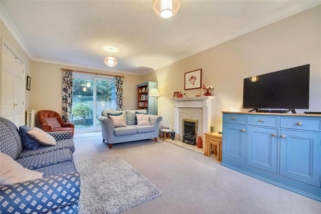 11 Larks Rise, Cleobury Mortimer... 4 bed detached house £425,000