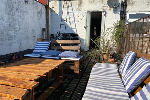 undefined, Over 1000 sq feet