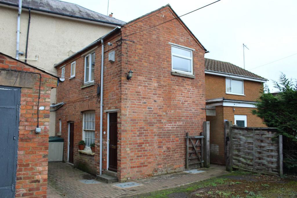 26 High Street, Long Buckby... 1 bed flat £575 pcm (£133 pw)