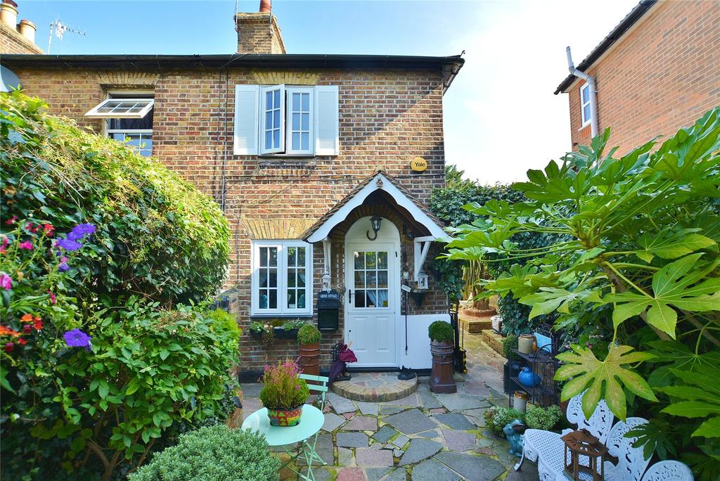 Grove Cottages, Falconer Road, Bushey, Hertfordshire, WD23 2 Bed End Of ...