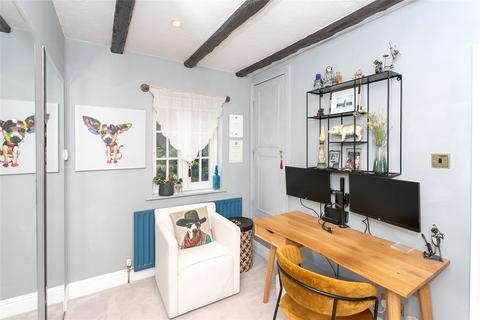 9, Grove Cottages Falconer Road, Bushey, WD23 3AE
