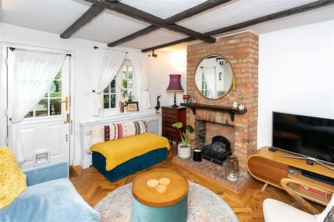9, Grove Cottages Falconer Road, Bushey, WD23 3AE