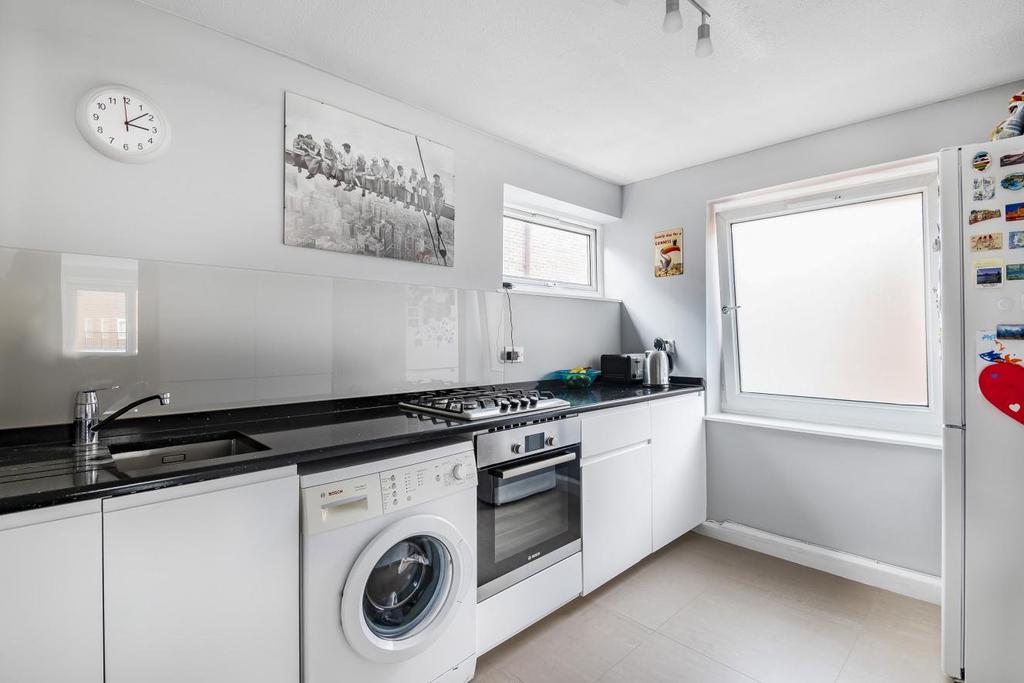 Cowdenbeath Path, Islington 1 bed flat £400,000