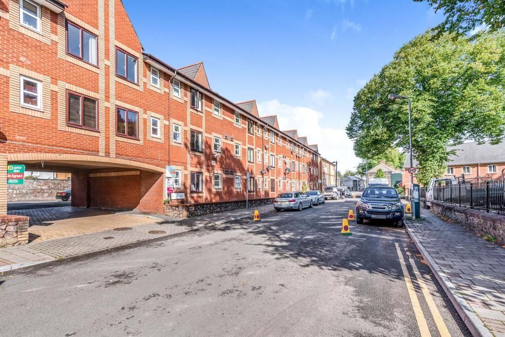 Windsor Mews, Adamsdown Square, Cardiff 2 bed flat £895 pcm (£207 pw)